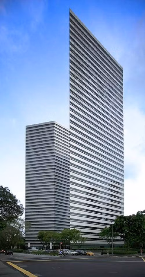 Tòa nhà siêu mỏng Gateway 37 tầng nằm trên đường Bãi biển tại khu Downtown Core, Singapore. Ảnh: Wiki.
