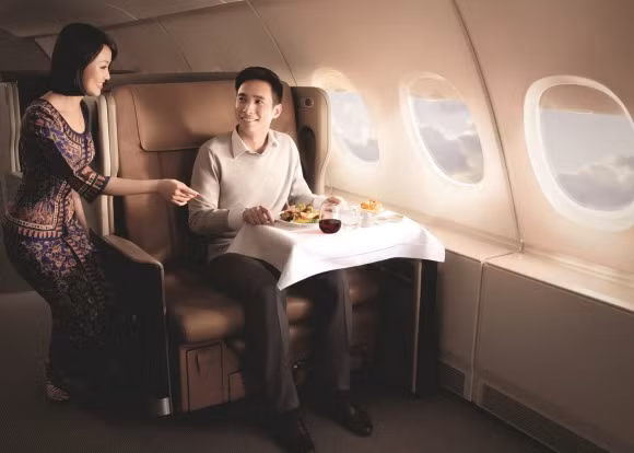 Thời gian gần đây, Airbus gặp nhiều khó khăn khi bán A380 do nhiều hãng hàng không có xu hướng chuyển sang máy bay hai động cơ nhỏ cơ mà vẫn có thể bay đường dài. Ảnh: SlideShare.