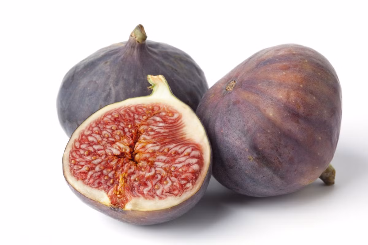Đặc biệt, khi bổ đôi sung Mỹ không có côn trùng bên trong nên rất sạch. Ảnh: Kleverfruits.