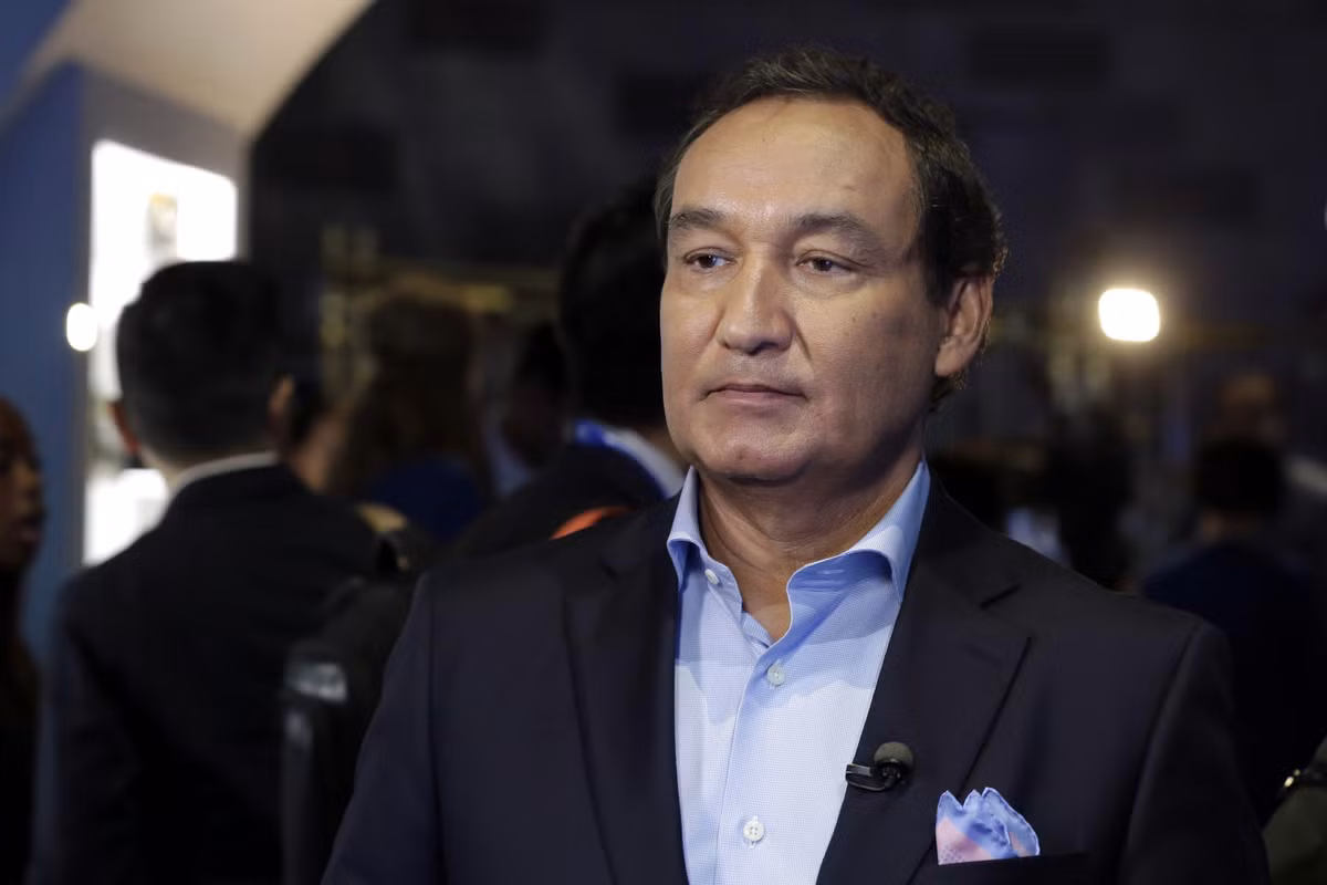 Ông Munoz sinh ra trong gia đình người Mỹ gốc Mexico tại California. Là anh cả của 8 người em, Oscar Munoz cũng là người duy nhất trong gia đình tốt nghiệp đại học. Ảnh: Los Angeles Times.