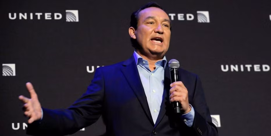 Tháng 9/2015, ông Oscar Munoz nhậm chức CEO United Airlines sau khi ông Jeff Smisek bị sa thải trong một cuộc điều tra liên bang. Ảnh: Foxnews.