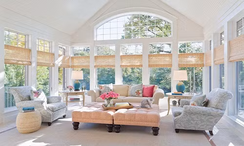 Rèm cửa là giải pháp hữu hiệu cho những ngày nhiều nắng. Ảnh: House.
