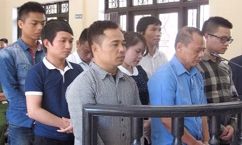 Cha con trum xa hoi den Minh "Sam" tiep tuc hau toa