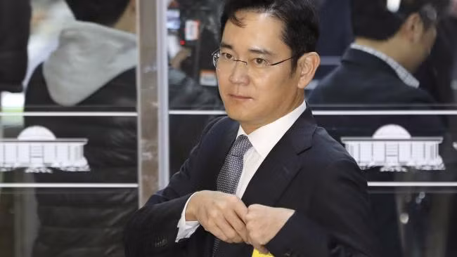Lee Jae Yong có cơ hội tiếp xúc nhiều với Steve Jobs. Ông đích thân đàm phán với Steve Jobs về bộ nhớ flash cho iPod Nano của Apple. Ảnh: Newsapi.