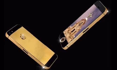 Toàn bộ phần lưng của iPhone 5 được dát đầy vàng và kim cương. Ảnh: Technobuffalo.