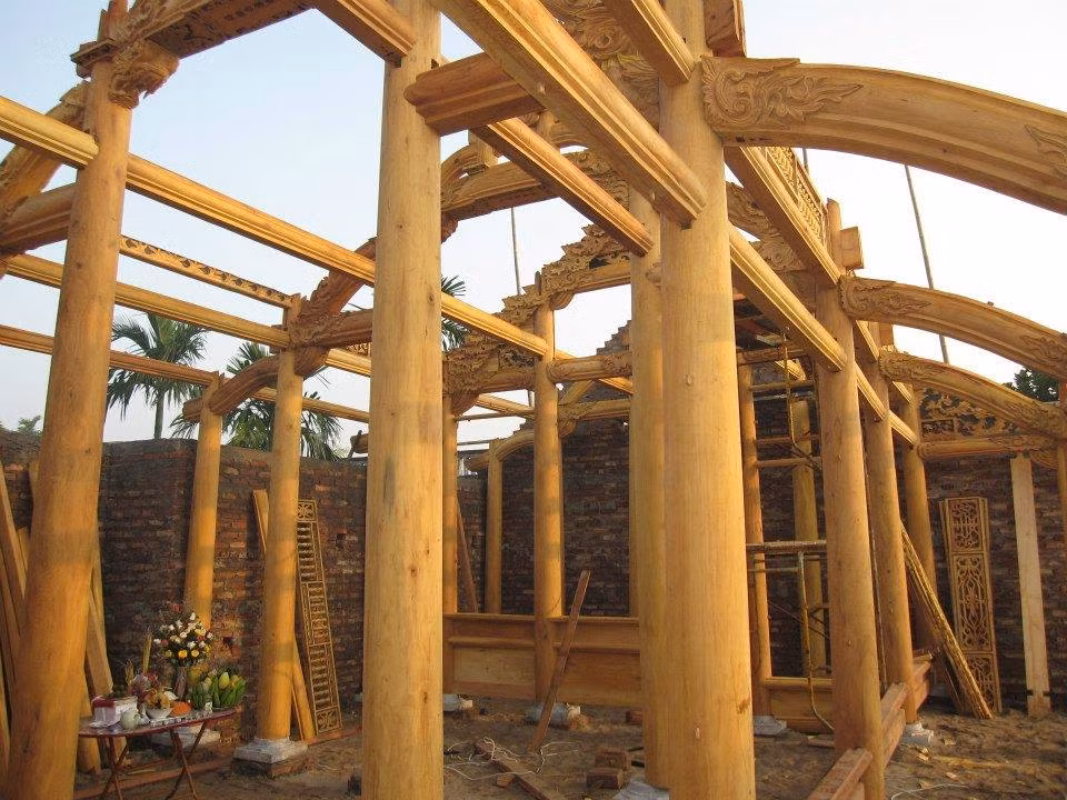 Gỗ mít có màu vàng sáng giống màu mỡ gà, để lâu và tiếp xúc với nắng ngả thành màu đỏ sẫm. Gỗ mít có ưu điểm lớn nhà không cong vênh, ít bị mối mọt, không chịu nhiều tác động của nước nên rất bền theo thời gian. Ảnh: Dogothachthat.