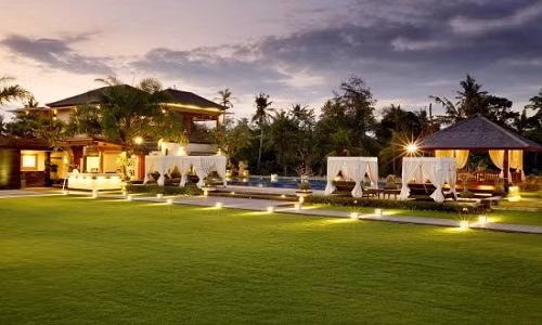 Thiết kế sân vườn có chòi nghỉ cho gia đình và bạn bè thư giãn ngày cuối tuần. Ảnh: Thietkebietthupho.