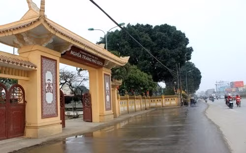 Dù chỉ có hướng Đông - Nam là quay về nghĩa trang Mai Dịch đường vào Goldmark City cũng phải đi qua Nghĩa trang Mai Dịch. Ảnh: Giadinhvietnam.