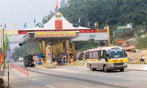 Vu giam gan 100 nam thu phi BOT: Bo GTVT len tieng
