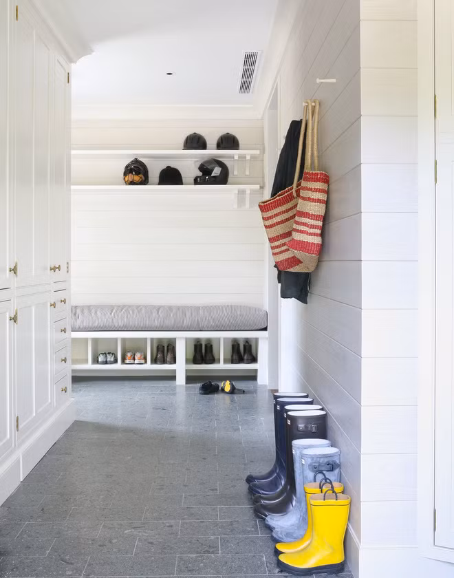 Góc để đồ gọn gàng, sạch sẽ. Ảnh: Homedit.