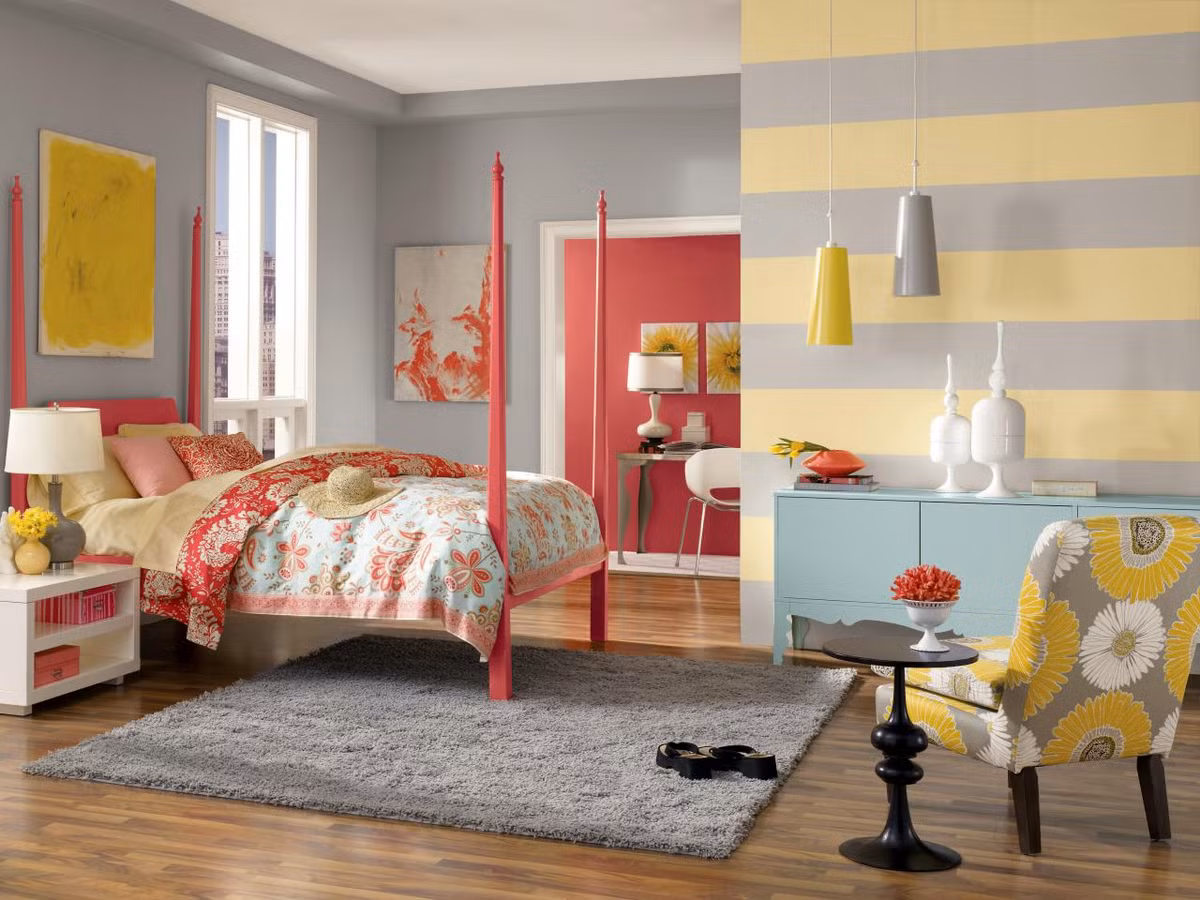 Một chút điểm xuyết của màu vàng cũng đủ cho phòng ngủ thêm bắt mắt. Ảnh: DIY Network.