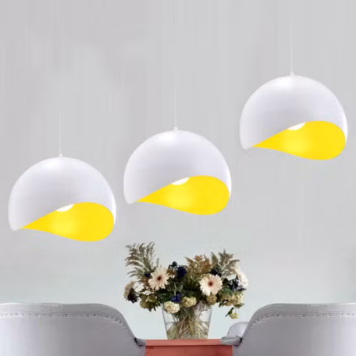 Phòng khách không thể thiếu những chiếc đèn LED tròn.