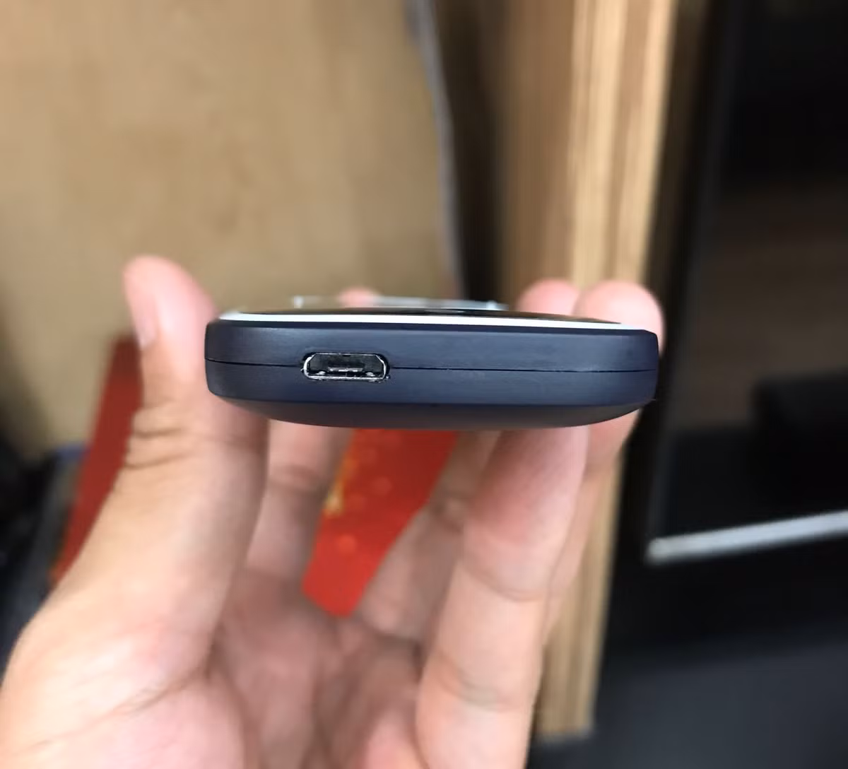 Tình trạng "cháy hàng" Nokia 3310 trong ngày đầu tiên được nhiều cửa hàng ở Hà Nội và TP HCM xác nhận. Nguyên nhân là do số lượng sản phẩm được nhà phân phối giao cho đại lý và cửa hàng quá ít. Ảnh: Fptshop.