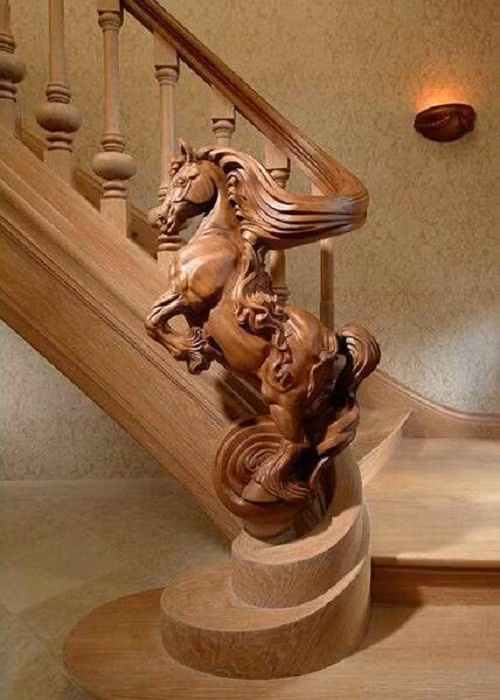 Họa tiết hình chú ngựa bắt mắt như khoác áo mới cho chiếc cầu thang trong nhà. Ảnh: Topdream.