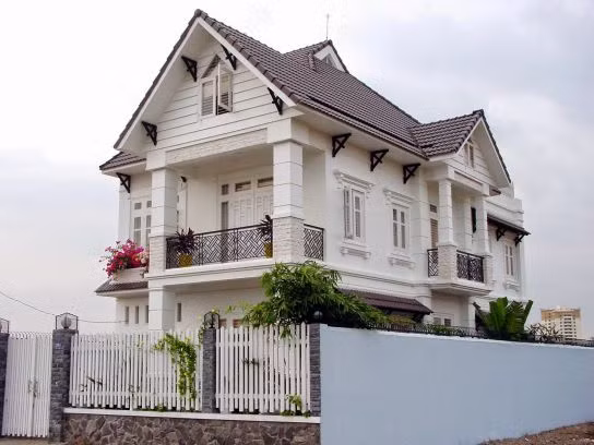 Hàng rào phía trước tô điểm cho ngôi nhà. Ảnh: Khonggiannhadep24h.