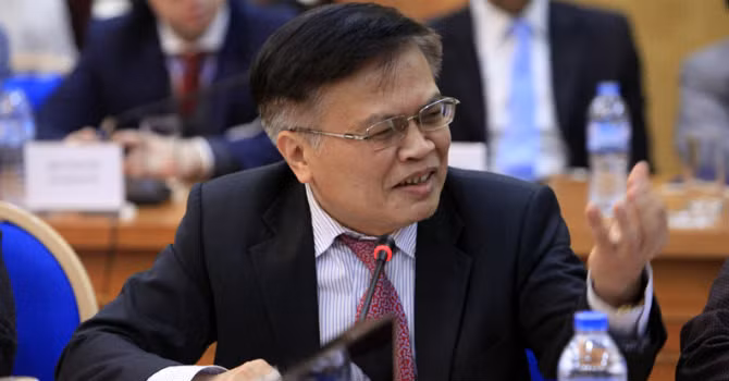 TS. Nguyễn Đình Cung, Viện trưởng Viện Nghiên cứu quản lý kinh tế Trung ương, đã tốt nghiệp trường Đại học Kinh tế Praha, Tiệp Khắc (trước đây) vào năm 1982, chuyên ngành Kinh tế ngoại thương. Ông là người chắp bút cho các phiên bản Luật Doanh nghiệp cũng như đề án tái cơ cấu nền kinh tế. Ảnh: Bizlive.