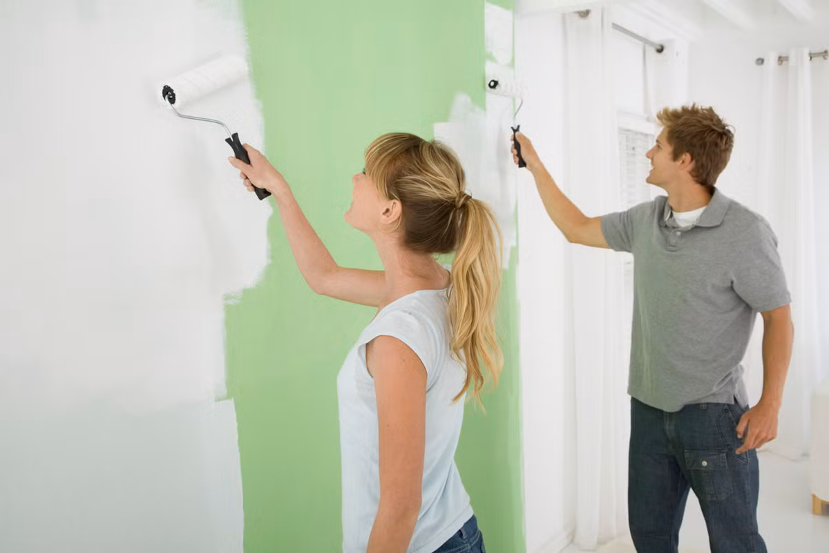 Chọn thợ sơn có tay nghề cao vừa đảm bảo độ phủ đúng cách, vừa hạn chế chi phí phát sinh do phải khắc phục sự cố trong quá trình thi công. Ảnh: Sarasota.