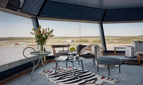 Căn hộ nằm trong trung tâm điều khiển các chuyến bay của sân bay Arlanda ở Stockholm.
