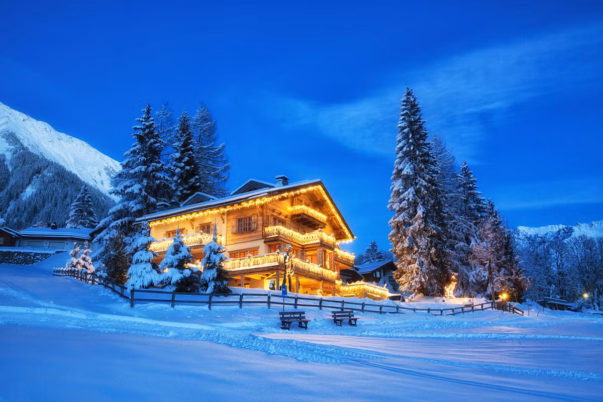 Ngôi nhà gỗ đắt nhất Thụy Sĩ, Chalet Eugenia được thiết kế 4 tầng với 6 phòng ngủ và giá thuê 260.000 USD/tuần.