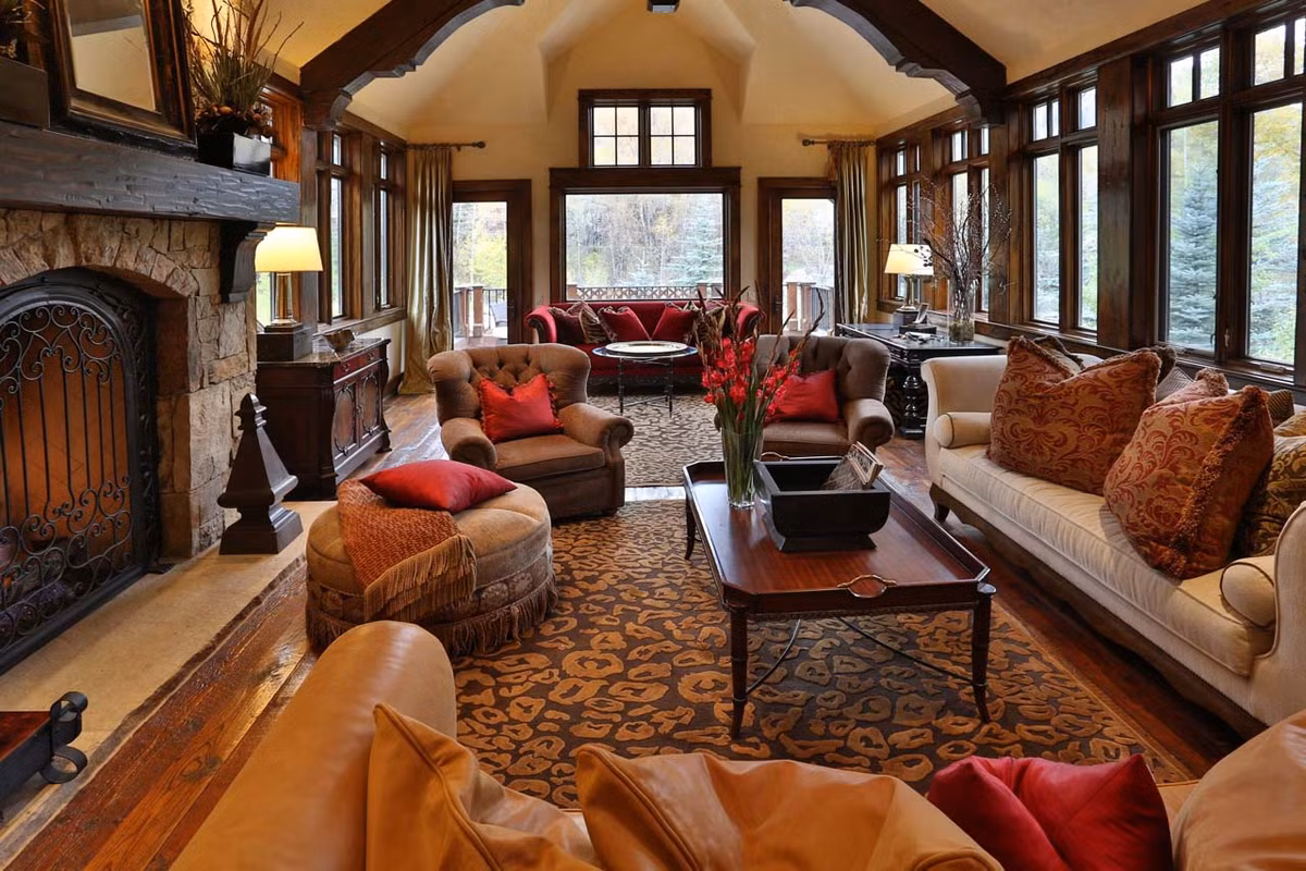 Nội thất theo phong cách cổ điển là điểm nhấn của Chalet Serena, Aspen (USA). Giá mỗi tuần là 255.000 USD.