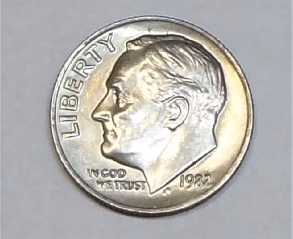 Ra đời vào năm 1982, đồng xu in lỗi này ước tính trị giá 50 USD và được coi là một trong những đồng xu quý nhất.