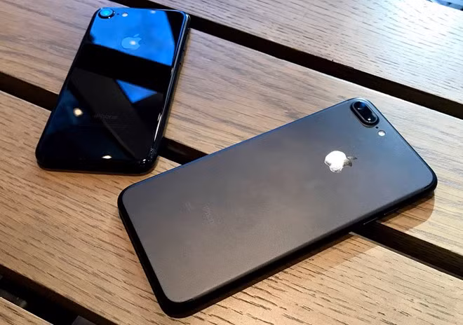 Việc sử dụng các loại sạc iPhone kém chất lượng cũng có thể gây nên hiện tượng iPhone bị sập nguồn. Vì vậy, hãy chọn mua sản phẩm ở những địa điểm uy tín. Ảnh: Zing.