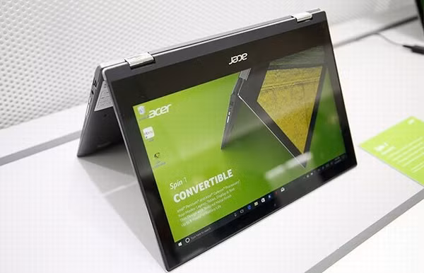 Acer Spin 1 – tốt nhất về giá. Đây không phải là chiếc laptop Windows 2 trong 1 đầu tiên được bán với giá dưới 350USD nhưng màn hình IPS độ phân giải 1080p của nó lại nổi bật hơn bất kỳ chiếc laptop nào cùng mức giá. Chiếc laptop 11,6 inch có khả năng biến đổi này sở hữu khung máy màu xám bạc hấp dẫn, làm cho nó giống như một sản phẩm đắt tiền hơn nhiều. Máy trang bị đơn vị xử lý Intel Pentium hoặc Celeron, RAM tối đa 8GB, HDD tối đa 1TB hoặc 64GB eMMC lưu trữ flash.