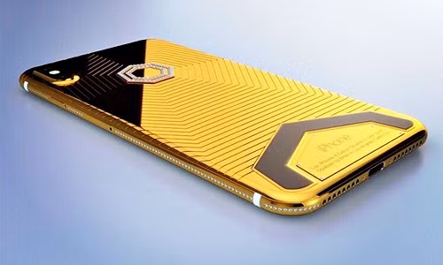 Bên cạnh đó, Brikk còn có dòng sản phẩm Lux iPhone X Deluxe Collection, mạ vàng 24K và đính rất nhiều loại đá quý, bao gồm có cả các hạt kim cương.