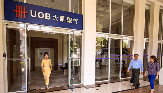Năm 1965, ngân hàng đổi tên thành United Overseas Bank với mục đích thể hiện mong muốn trở thành một ngân hàng hàng đầu trong khu vực Châu Á - Thái Bình Dương. Thời gian này UOB cũng mở chi nhánh đầu tiên tại nước ngoài là Hong Kong. Ảnh: UOB Group.
