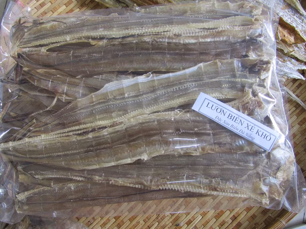 Theo ngư dân, khi xuất khẩu, lươn đã sơ chế có giá từ 220.000 - 280.000 đồng/kg. Lươn sống nguyên con có giá cao hơn, dao động trong khoảng 300.000 - 400.000 đồng/kg. Ảnh: Hải sản Đà Nẵng.