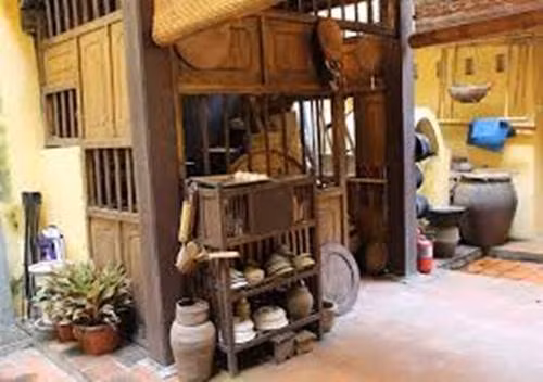 Hy vọng hình ảnh về những chiếc chạn bát thời xưa trên đây sẽ phần nào đưa các bạn về với ký ức tuổi thơ, về với cuộc sống thanh bình một thời giữa những bộn bề, xô bồ của cuộc sống phồn hoa đô thị hiện nay.