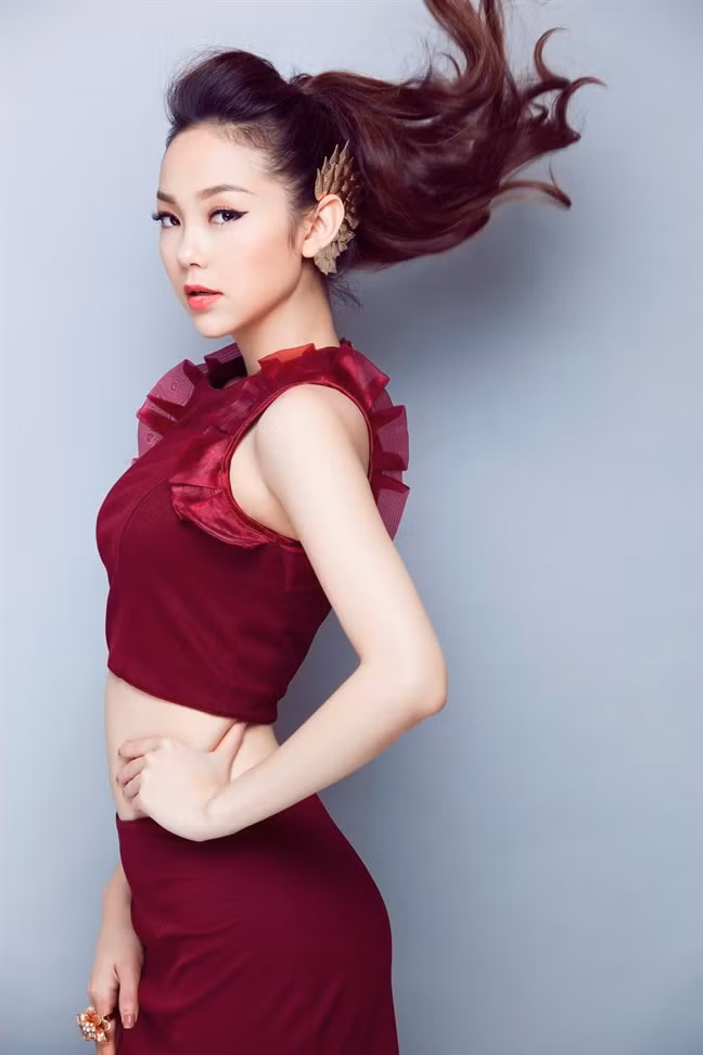 Minh Hang tiet lo bi Ho Ngoc Ha "chen ep" roi The Face
