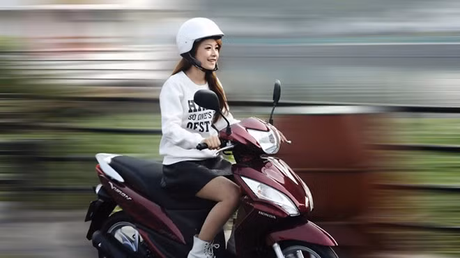 Cuối cùng, đừng quên lái thử xe. Một chiếc xe máy hoạt động tốt sẽ cho bạn cảm giác vận hành ổn định, êm ái, an toàn và chắc chắn. Ảnh: Vespalx.