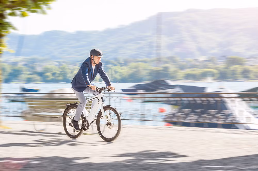 Đi lại: Hệ thống giao thông công cộng của Zurich rất hiệu quả và đúng giờ. Bạn có thể chẳng cần phương tiện cá nhân, nhưng sẽ phải chi khoảng 5 USD một ngày (hoặc 15 USD nếu sống xa trung tâm thành phố) cho tàu hoặc xe bus. Ảnh: Business Insider.