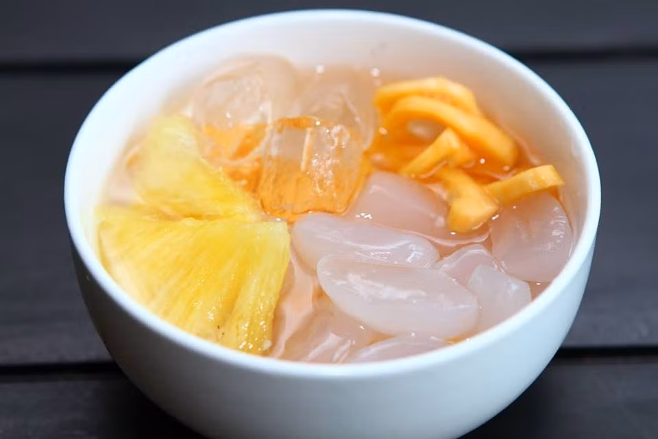 Hạt đác ăn vào mùa hè rất mát và có thể chế biến thành nhiều món ăn và đồ uống giải khát khác nhau như chè trái cây, hạt đác sữa chua...Ảnh: Rongbay.