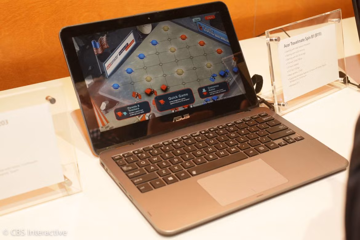Asus VivoBook Flip TP203: được trang bị màn hình có kích thước 11.6inch, chip vi xử lý Intel Apollo Lake, RAM 8GB, bộ nhớ trong eMMC128GB, viên pin sử dung trong 9 tiếng liên tục. Ngoài ra thì máy còn được trang bị 1 cổng USB Type-C, 1 USB 3.0, 1 cổng HDMI và khe đọc thẻ MicroSD.