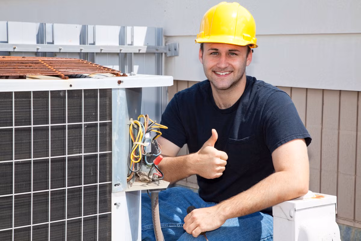 Họ có thể yêu cầu chủ nhà ra ngoài lấy cho họ một số đồ phục vụ việc sửa chữa, thay thế. Đây chính là cơ hội để họ giả vờ sửa chữa nhưng thực chất là chưa. Ảnh: Miami AC.