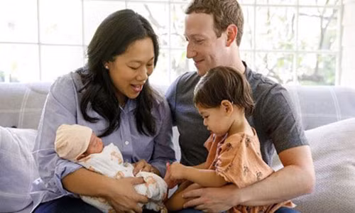 Rộ tin đồn ông chủ Facebook tuyển bảo mẫu lương 130.000 USD/năm Ro tin don ong chu Facebook tuyen bao mau luong 130.000 USD/nam
