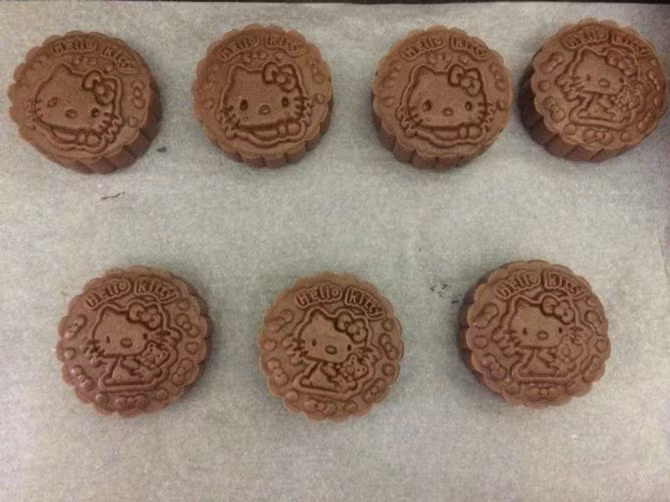 Bánh trung thu hình mèo Hello Kitty nghộ nghĩnh cho các bạn nhỏ. Ảnh: Infonet.