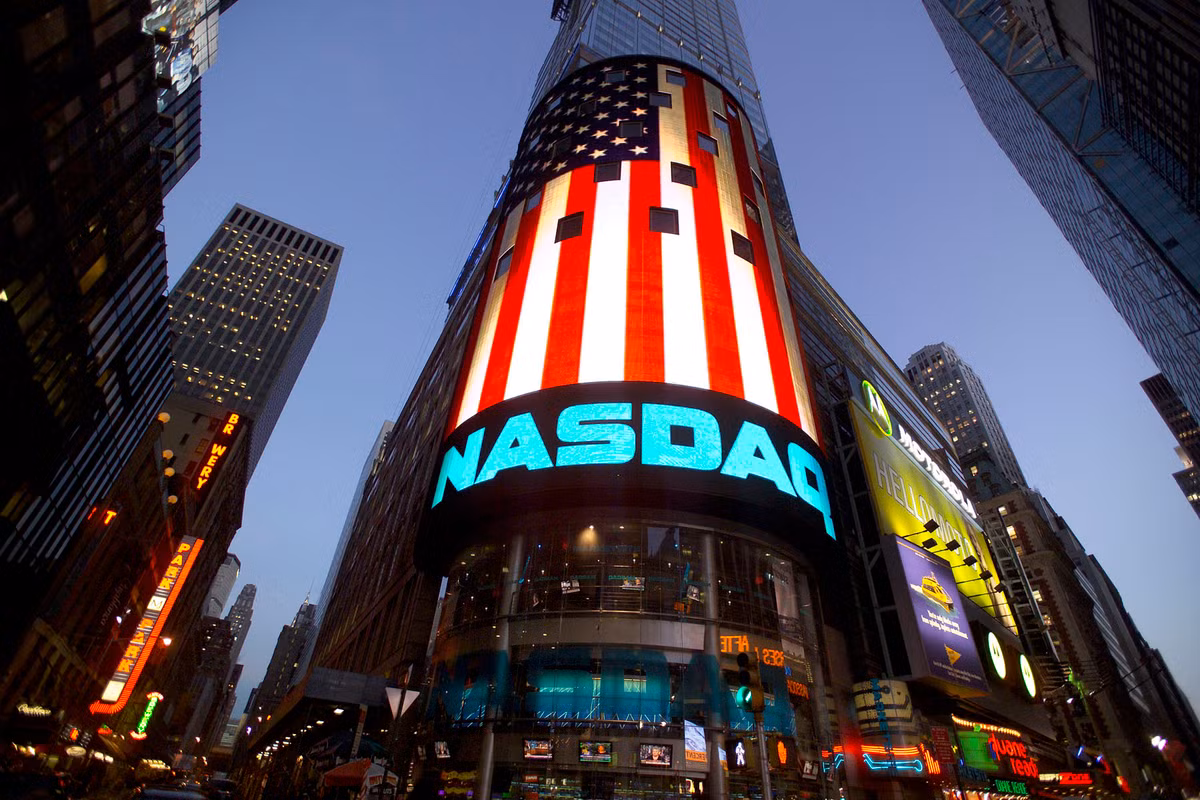 Chỉ số chính trên sàn NASDAQ là NASDAQ Tổng hợp được xây dựng trên giá cổ phiếu của toàn bộ các công ty niêm yết. Ngoài ra, còn có chỉ số NASDAQ 100 và NASDAQ Financial 100 cũng rất nổi bật. Ảnh: Wall Street.