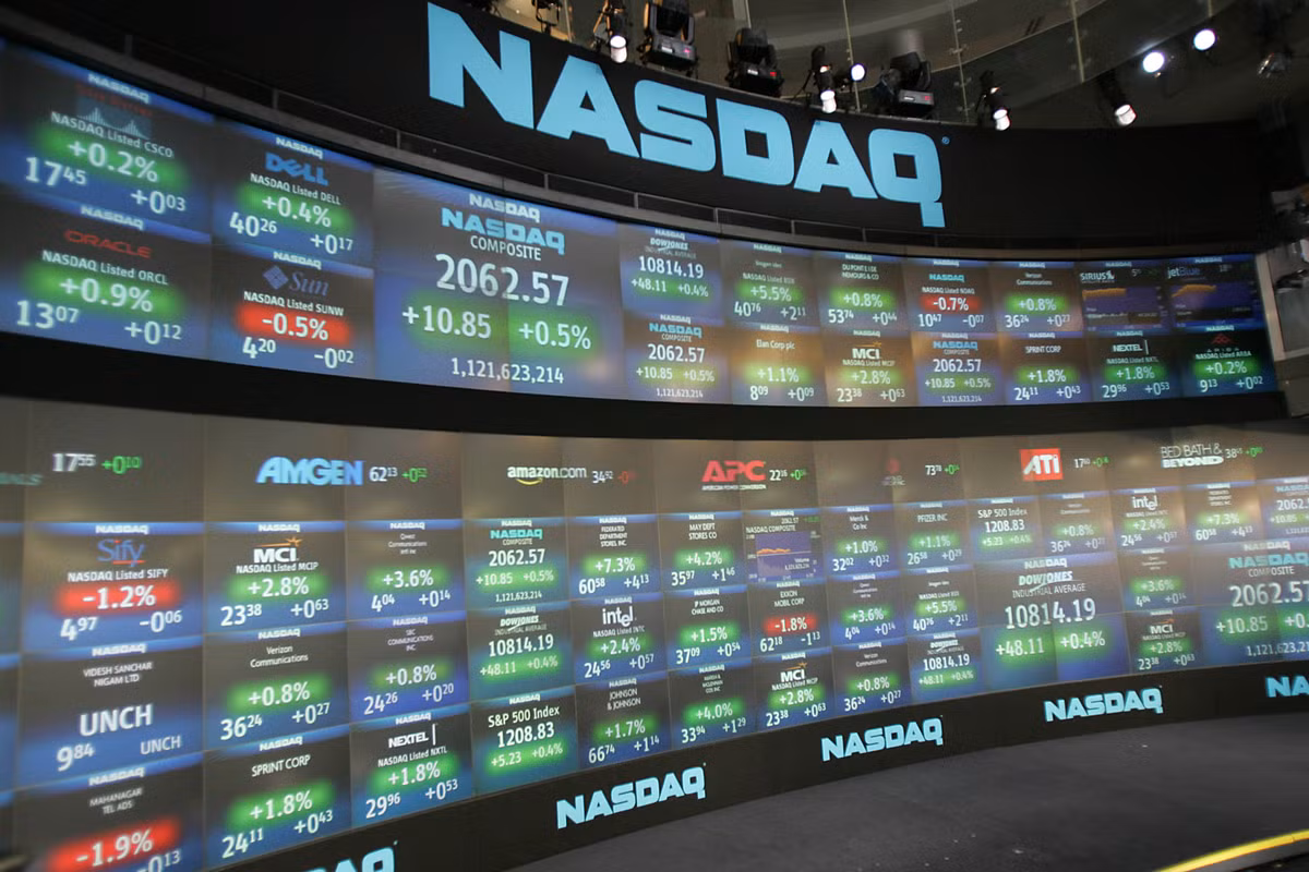 Sàn chứng khoán NASDAQ là điểm đến mơ ước của nhiều doanh nghiệp Việt Nam cũng là nơi Apple, Microsoft, Google, Facebook, Ebay... và rất nhiều các công ty công nghệ khác đang niêm yết cổ phiếu. Ảnh: Mastersoftrivia.