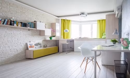 Mặc dù có diện tích hẹp nhưng căn hộ 42m2 không hề chật chội. Màu trắng được chọn làm gam màu chủ đạo trong cách trang trí nhà.