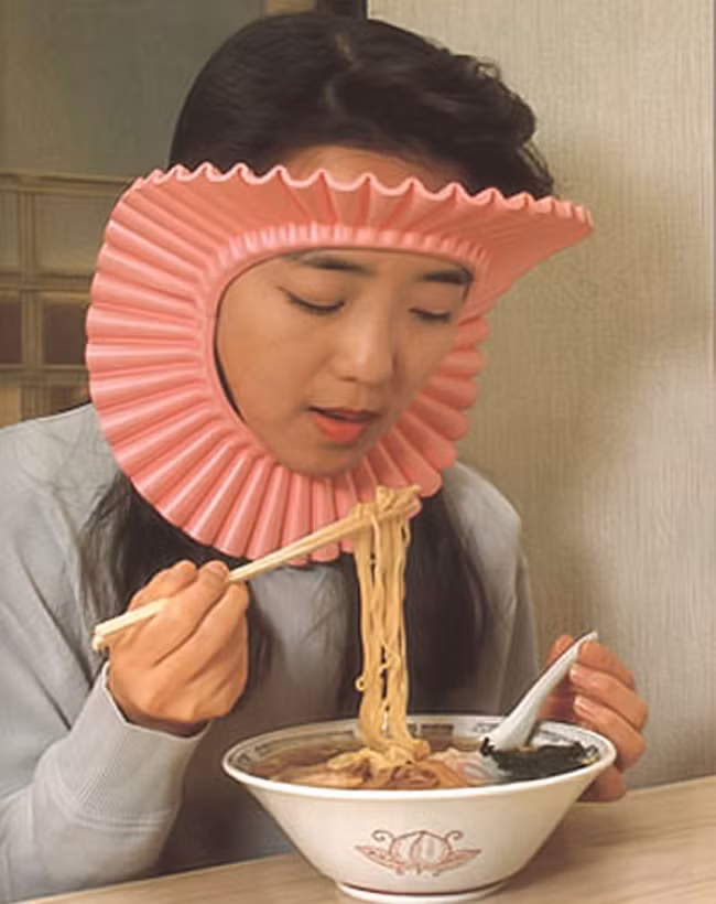 Ăn uống không lo mùi thức ăn bám lên tóc nữa.