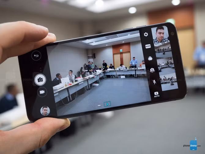 Máy ảnh trên G6 cũng hỗ trợ quay phim 4K, chế độ chụp ảnh vuông 1:1 cùng khả năng chụp nhiều ảnh rồi ghép lại thành một. Ảnh: Phonearena.