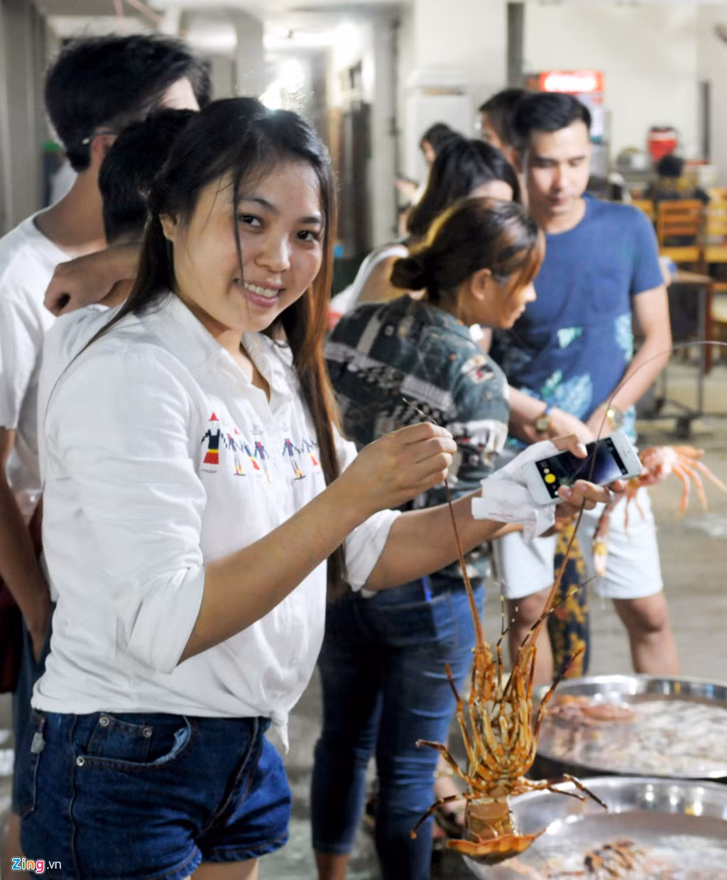 Tôm hùm từ 700.000 đồng đến 1,2 triệu đồng tùy thời điểm.