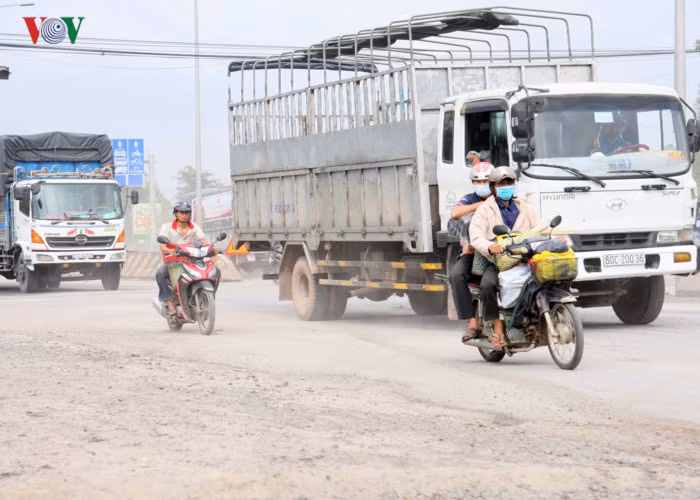 Trạm thu phí này cũng đã kịp “gom” tất cả các xe từ miền Bắc, miền Trung vào vùng kinh tế Đông Nam Bộ. Đến nay, chủ đầu tư đã thu phí được hơn 3 năm.