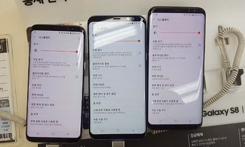 Mới đây, tờ Dailymail đưa tin, một số khách hàng được nhận máy sớm tại Hàn Quốc phàn nàn chiếc Samsung Galaxy S8 bị nhuốm màu đỏ khác thường. Ảnh: Cnet.