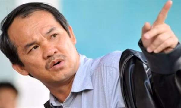 Thời đó, ông Đức chỉ có một ước mơ là có tiền để học, đỗ đại học và có một cái nghề để thoát khỏi cuộc sống bần hàn. Có lẽ, 10 năm thả trâu trên đồng đã khiến Đoàn Nguyên Đức nuôi quyết tâm thoát nghèo. Ảnh: Zing.