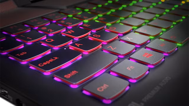 Legion Y720 sẽ được Lenovo bán với giá 1399 USD (khoảng 27 triệu đồng) bắt đầu từ tháng 4/2017 còn Legion Y520 sẽ có giá thấp hơn 899 USD (khoảng 18 triệu) từ tháng 2/2017. Ảnh: Ubergizmo.