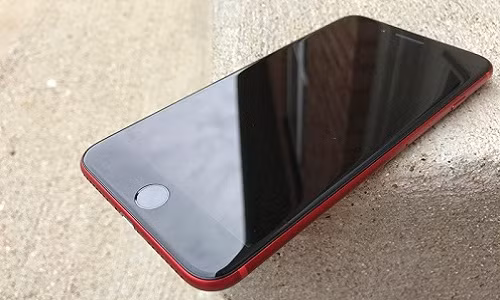 Mặt trước màu đen giúp sản phẩm của Apple ấn tượng hơn hẳn phiên bản gốc. Ảnh: MacRumors.